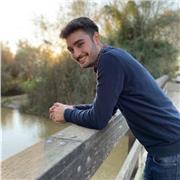 Profesor desde hace dos años, con titulación de Conservatorio